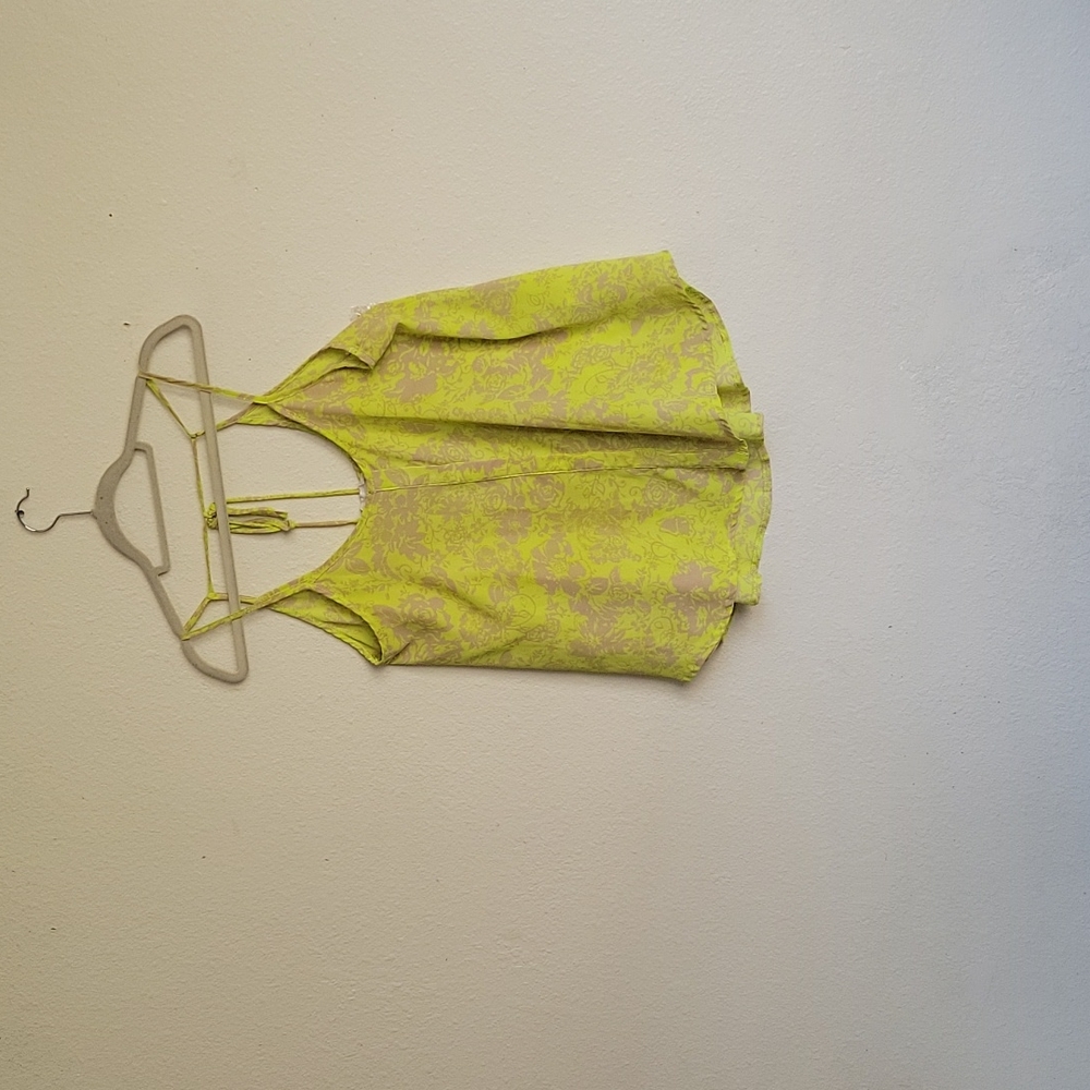 freeway sleevesles flowy top size L colors lavender yellow green